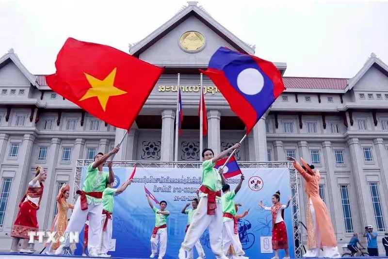 Una actuación artística para conmemorar el Año de Solidaridad y Amistad entre Laos-Vietnam y Vietnam-Laos en 2022. (Fotografía: Archivo de VNA)