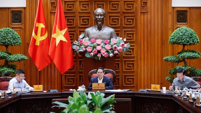 El primer ministro de Vietnam, Pham Minh Chinh, habla en la reunión. (Fotografía: Nhan Dan)
