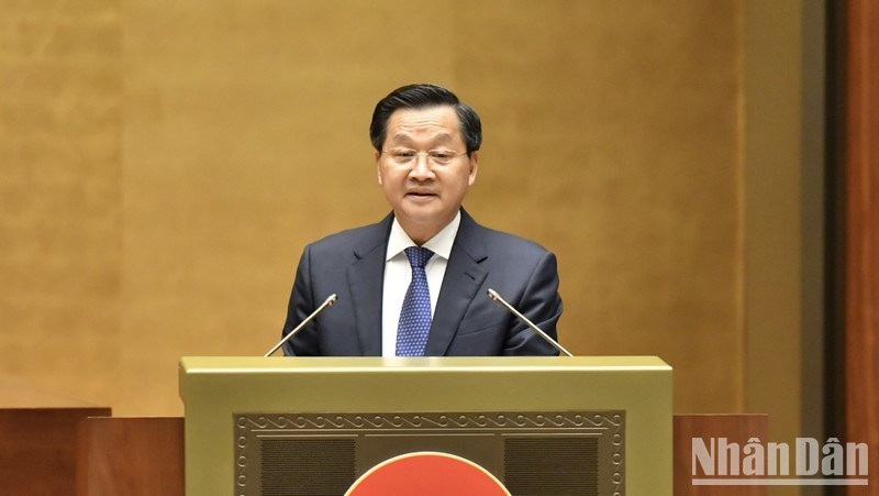 El vice primer ministro Le Minh Khai interviene en la sesión. (Fotografía: Nhan Dan)