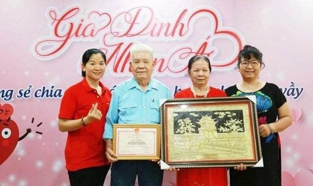 Le Dinh Luat y su familia. (Fotografía: Nhan Dan)