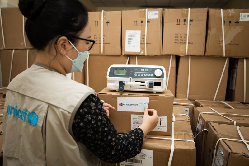 El lote de equipamientos donados por el Reino Unido a Vietnam. (Fotografía: Nhan Dan)