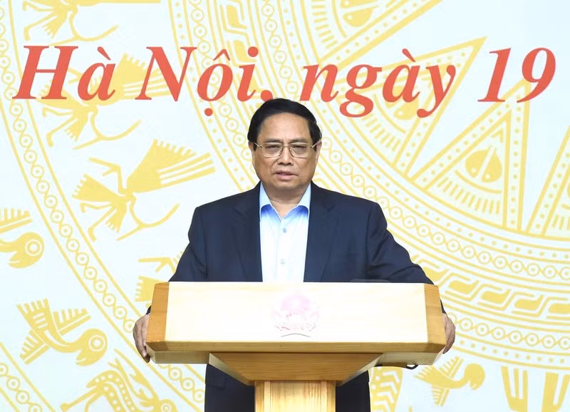 El primer ministro Pham Minh Chinh interviene en la reunión. (Fotografía: Nhan Dan)