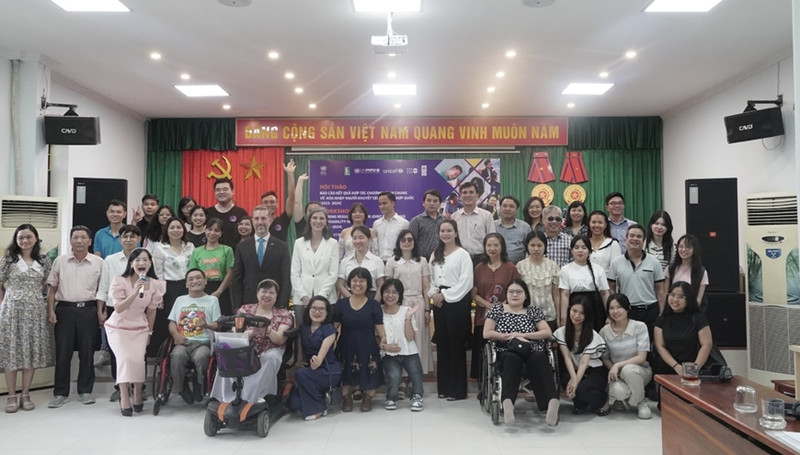 Participantes en el seminario. (Fotografía: qdnd.vn)