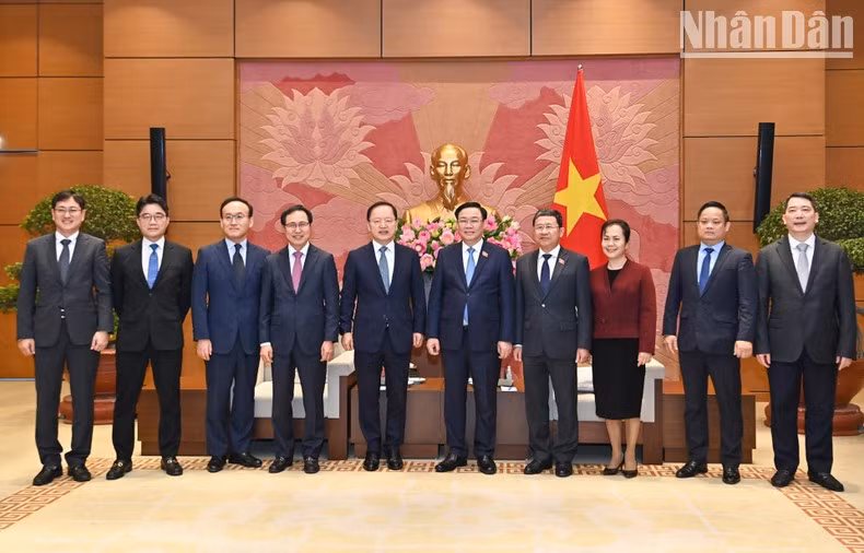 Los delegados posan para una foto.