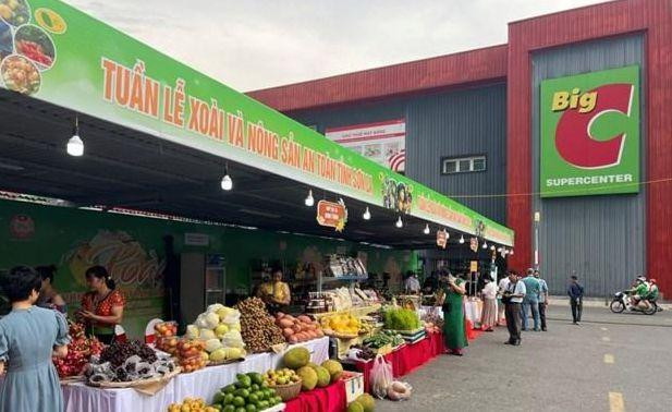 Pabellones en el supermercado Big C, del grupo Central Retail Vietnam. (Fotografía: VNA)
