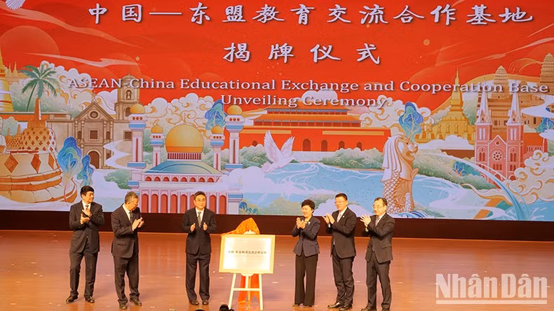 Inauguración del Centro de Cooperación e Intercambios Educativos China-Asean.