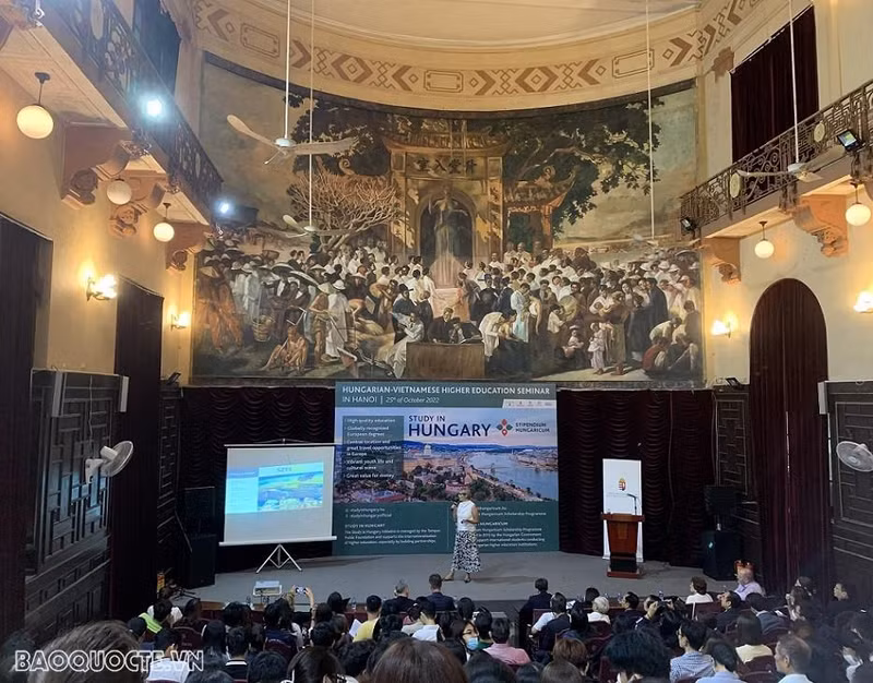 En el simposio. (Fotografía: baoquocte.vn) 