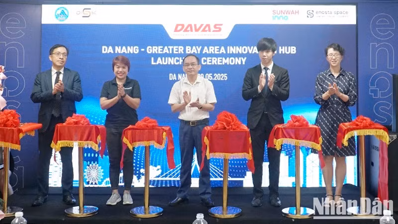 En el acto de lanzamiento del espacio. (Fotografía: Nhan Dan)