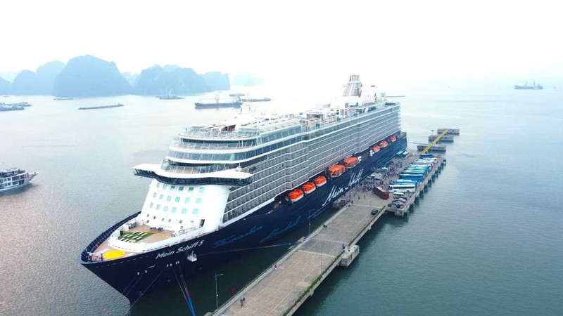 Un crucero de cinco estrellas arriba a la ciudad de Ha Long, en Quang Ninh, en mayo de 2023. (Fotografía: quangninh.gov.vn)