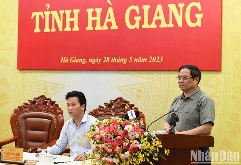 El primer ministro Pham Minh Chinh interviene en la reunión. (Fotografía: Nhan Dan)