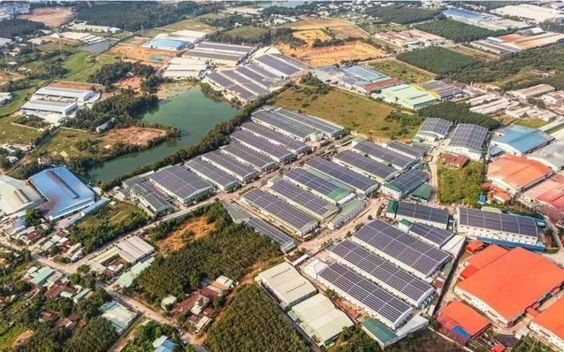 Espacios verdes en un parque industrial en el distrito de Bac Tan Uyen de la provincia de Binh Duong. (Fotografía: VNA)