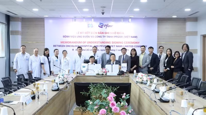 Escena del acto de firma. (Fotografía: Nhan Dan)