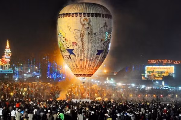 El Festival Tazaungdaing de Myanmar, también conocido como el Festival de las Luces, se celebra tradicionalmente el día de luna llena de Tazaungmon. (Fotografía: consult-myanmar.com)