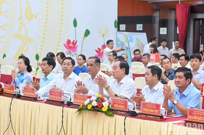 Miembros del gobierno de Soc Trang.