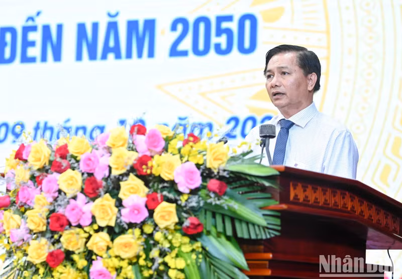 El presidente del Comité Popular de Soc Trang, Tran Van Lau.