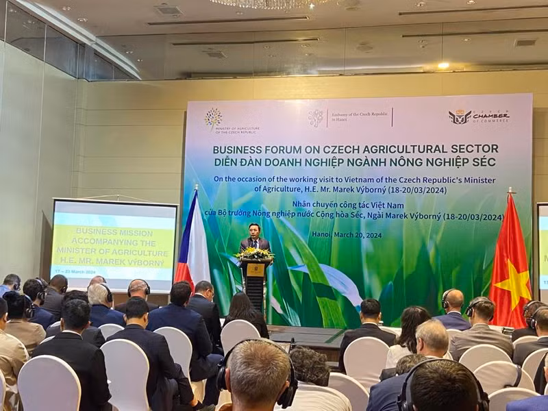 El viceministro vietnamita de Agricultura y Desarrollo Rural Nguyen Quoc Tri interviene en el evento. (Fotografía: vneconomy.vn)