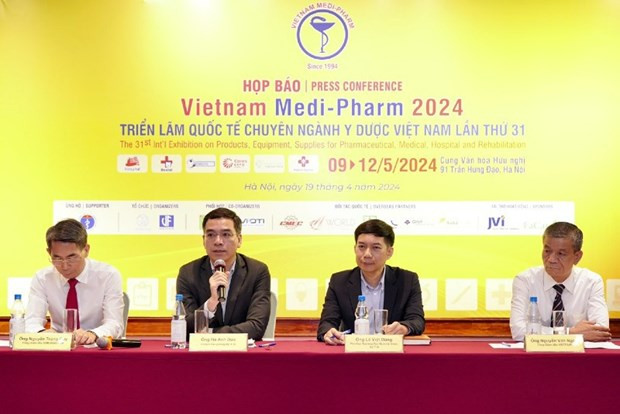 En la conferencia de prensa. (Fotografía: baodautu.vn)