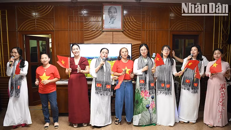 Una actuación artística en el evento.