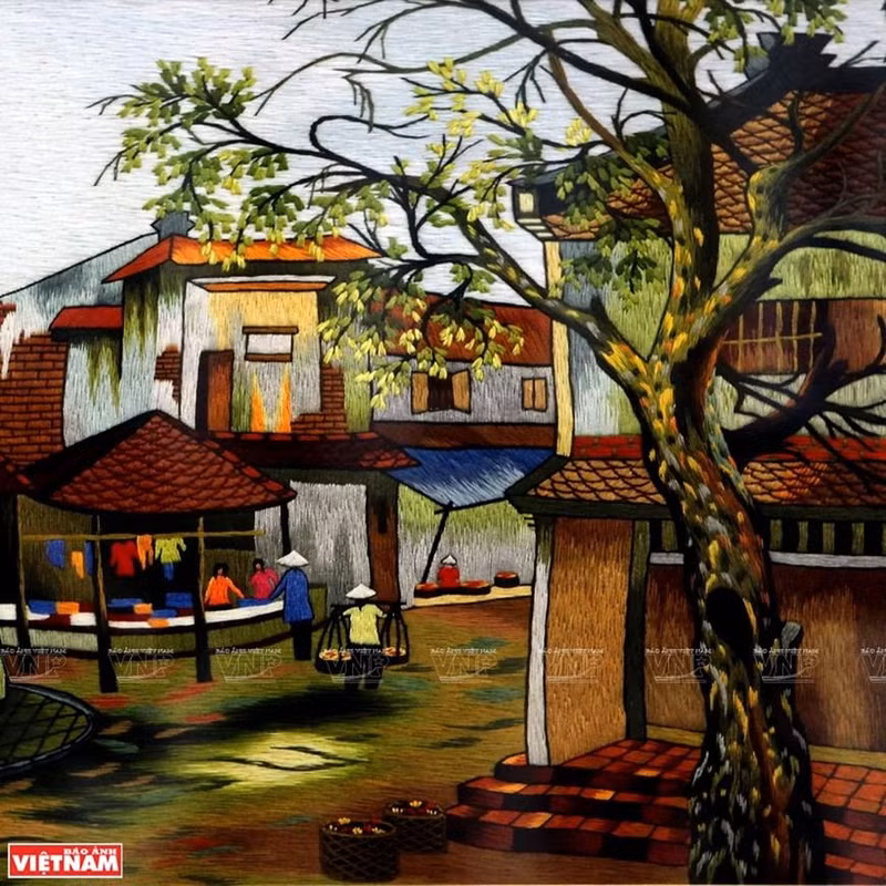 Pintura de bordado de artista de la aldea de Quat Dong.