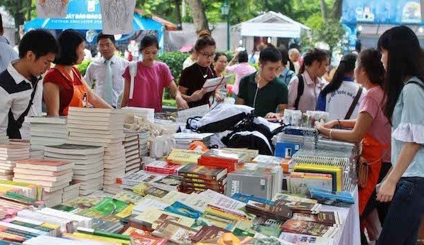 En una feria del libro. (Fotografía: VNA)