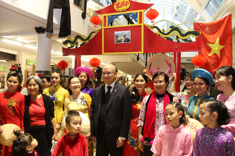 En un evento de divulgación sobre Vietnam en la ciudad de Saintes.