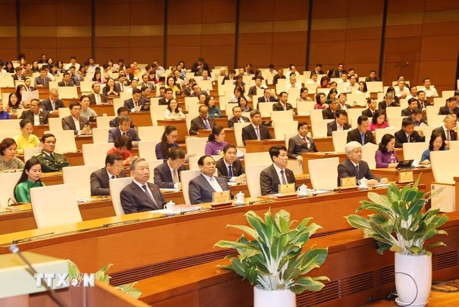 Dirigentes del Partido y del Estado en el acto.