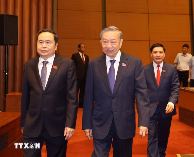 El secretario general del Partido Comunista de Vietnam y presidente del país, To Lam, llega a la sesión.