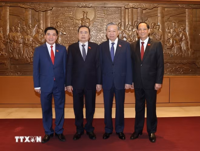 El máximo dirigente del país y directivos de la Asamblea Nacional.