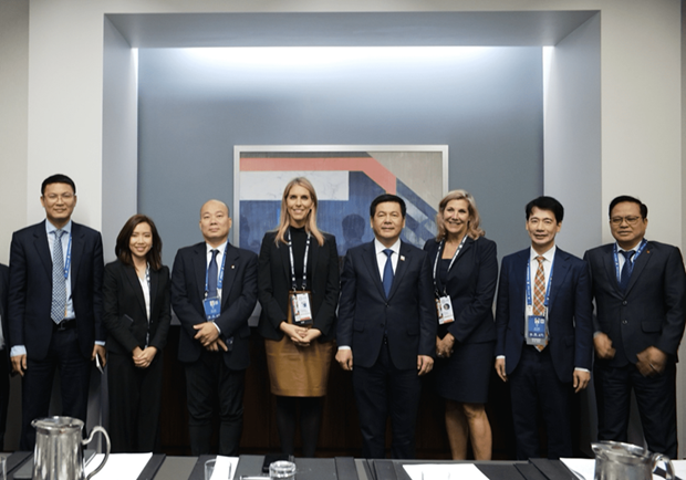 Delegados participantes en la cita. (Fotografía: Ministerio de Industria y Comercio)