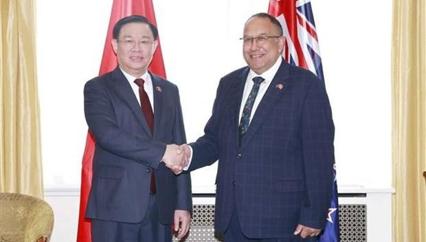 El presidente de la Asamblea Nacional de Vietnam, Vuong Dinh Hue (izquierda), y el presidente de la Cámara de Representantes de Nueva Zelanda, Adrian Rurawhe. (Fotografía: VNA)