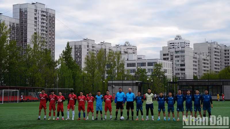 Con el torneo se pretende saludar las efemérides de Vietnam en mayo y crear un lugar de intercambio para los coterráneos que hacen negocios en Sadovod, en aras de desarrollar el movimiento de práctica de deportes entre la comunidad vietnamita radicada en Rusia.