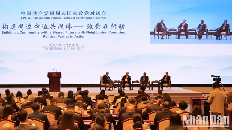 En el simposio. (Fotografía: Nhan Dan)