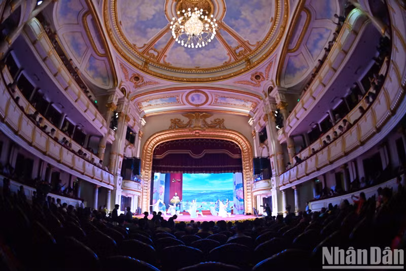 Escena de la ceremonia. Escena de la ceremonia.