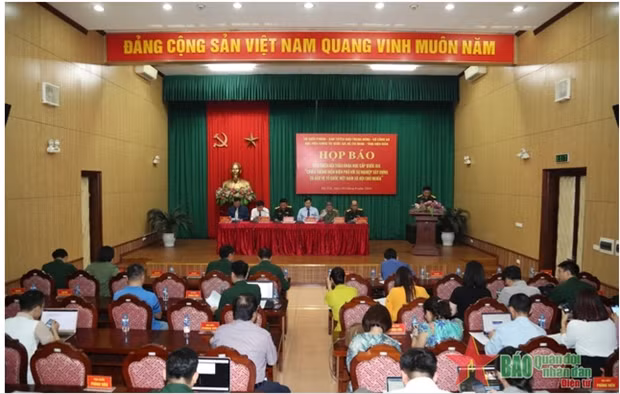 En la rueda de prensa. (Fotografía: qdnd.vn)