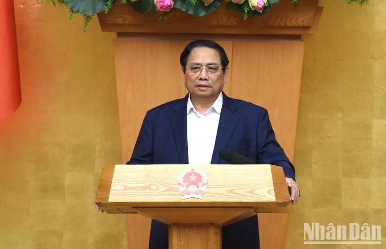 El primer ministro de Vietnam, Pham Minh Chinh, preside la reunión. (Fotografía: Nhan Dan)