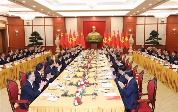 Panorama de la reunión entre el secretario general del Partido Comunista de Vietnam, Nguyen Phu Trong, y el secretario general del Partido Comunista de China y presidente del país, Xi Jinping. (Fotografía: VNA)