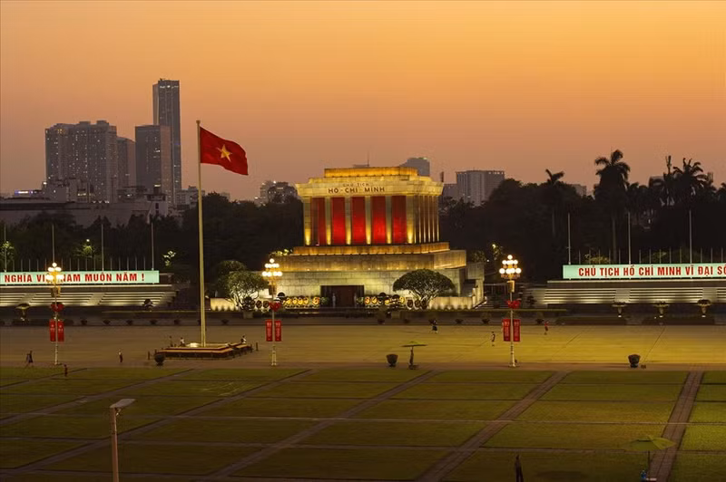Atardecer en el Mausoleo del Presidente Ho Chi Minh.