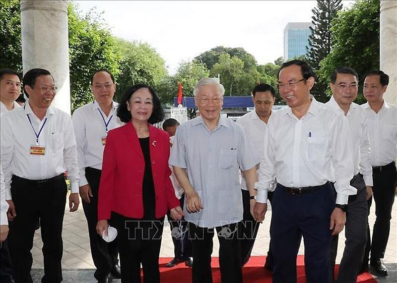 El secretario general del PCV, Nguyen Phu Trong, se reúne con la Junta Permanente del Comité partidista en Ciudad Ho Chi Minh y las autoridades municipales. (Fotografía: VNA)
