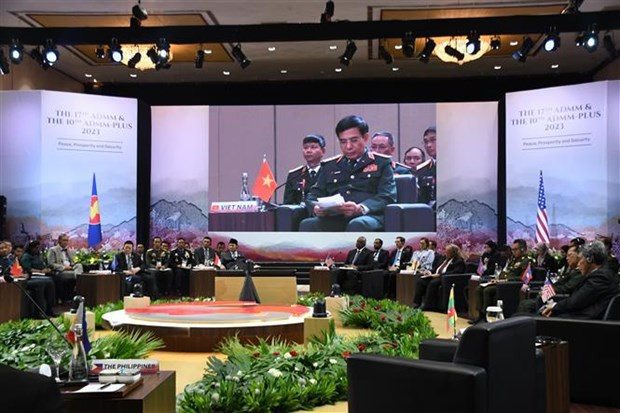 El ministro de Defensa de Vietnam, general Phan Van Giang, interviene en la cita. (Fotografía: VNA)