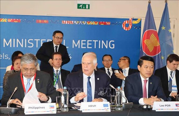 El Alto Representante de la UE para Asuntos Exteriores y Política de Seguridad y vicepresidente de la Comisión Europea, Joseph Borrell (centro). (Fotografía: VNA)