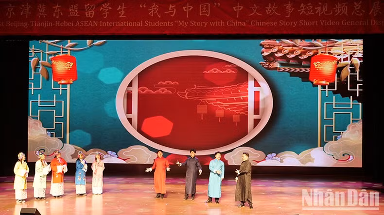 Actuaciones artísticas a cargo de estudiantes de la Asean.