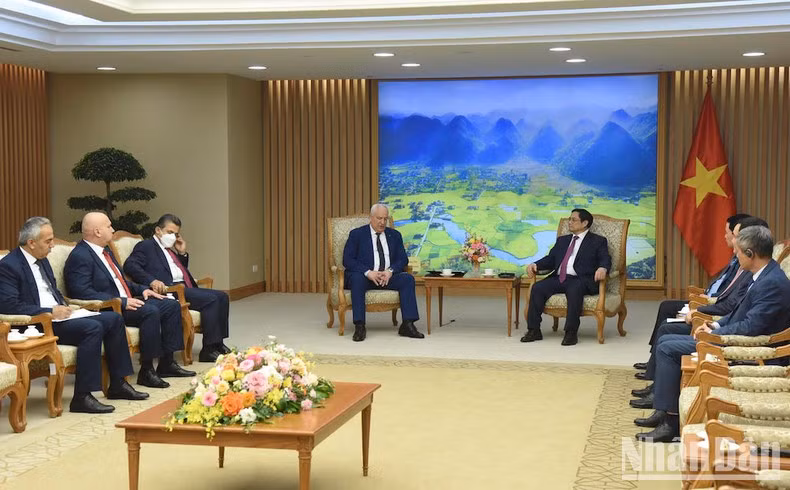 El encuentro se efectuó en la sede del Gobierno vietnamita.