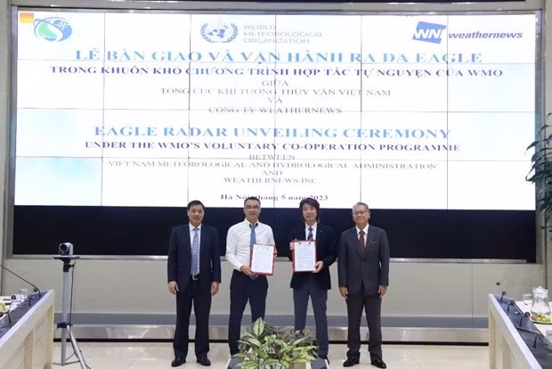 En el acto de entrega. (Fotografía: VNA)