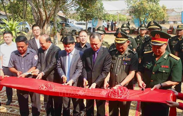 En la ceremonia de inauguración de la instalación. (Fotografía: VNA)
