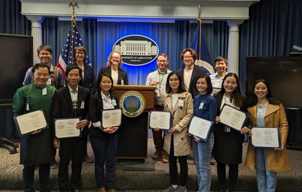 Integrantes del primer programa de intercambio de profesores entre Vietnam y Estados Unidos. (Fotografía: Embajada de Estados Unidos)