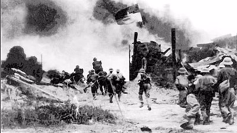 Soldados del 320A Cuerpo de Ejército (Cuerpo 3) se apoderan de la base de Dong Du, el 29 de abril de 1975. (Foto: Archivo/VNA)