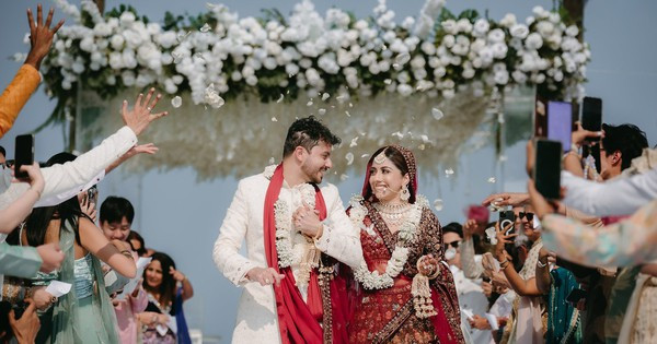 Una pareja india celebra su boda en Da Nang.