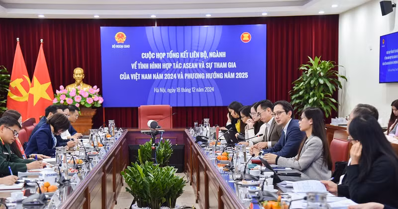 En la reunión (Fuente: VNA)