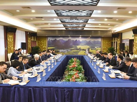 En el encuentro entre el canciller vietnamita, Bui Thanh Son, y el secretario del Comité del Partido Comunista de China (PCCh) en la región autónoma Zhuang de Guangxi, Liu Ning (Fuente: VNA)