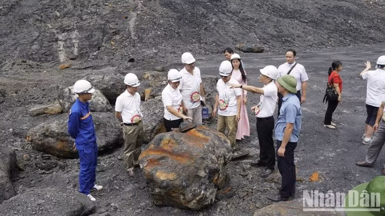 La delegación de expertos evalúa la zona baja de Na Duong y Loc Binh (Lang Son).